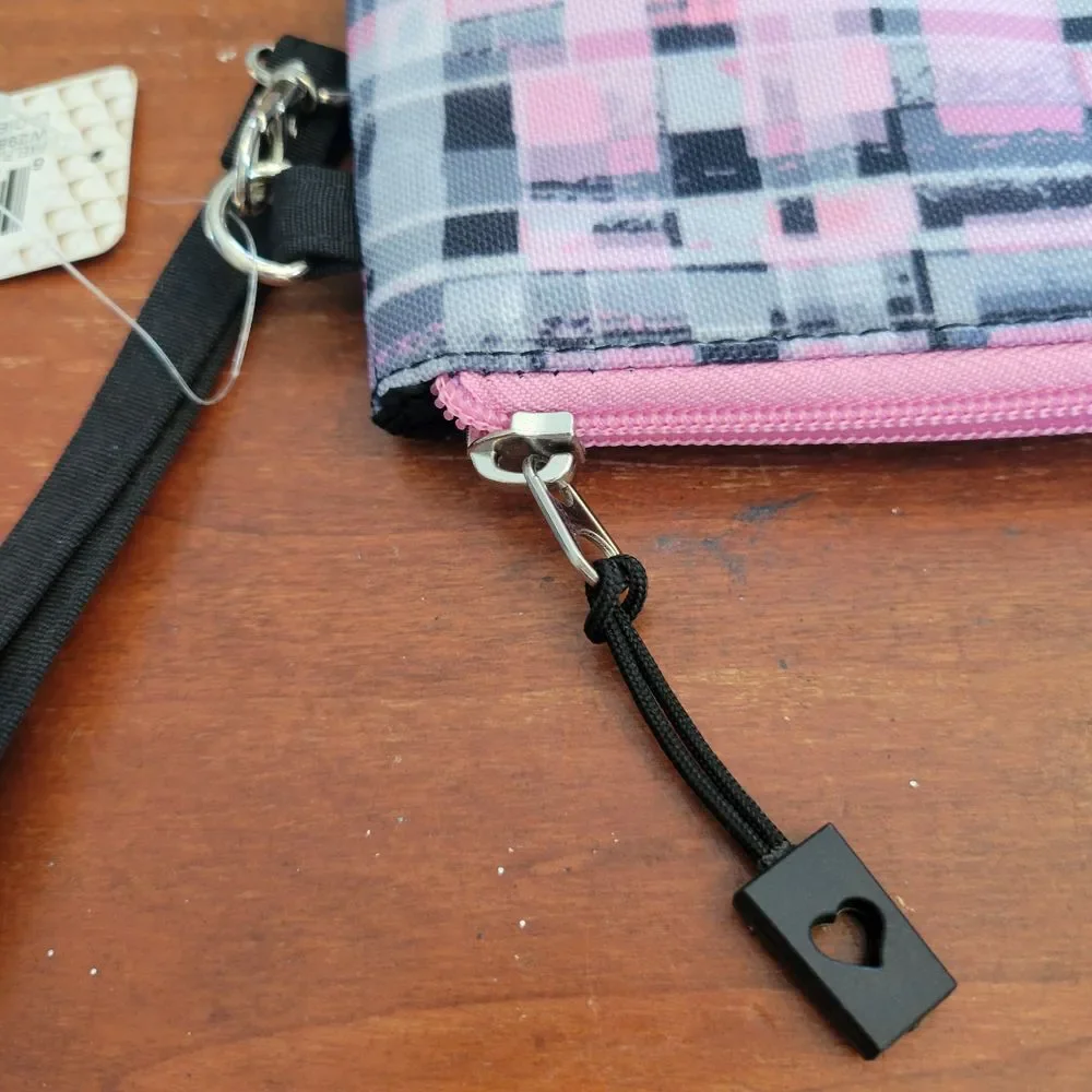 Glove It Wristlet Cell Phone Travel Purse Wallet Pixel‎ Plaid Print